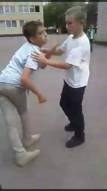 Весёлая перемена. У моего лучшего друга челендж ровные ноги      