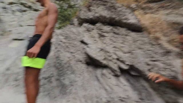 ОПАСЕН СКОК ВЪВ ВОДА смотреть онлайн