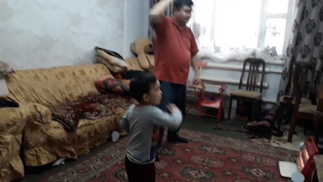 Алым танцует с отцом танец Атая Омурзакова 31 января 2020 г. смотреть онлайн