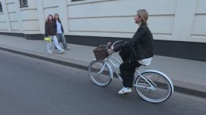 Девушка на ELIECTRO
