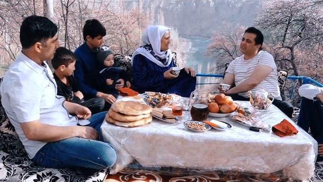 Эркин Одинаев-Дехаи ман буи МОДАР мекунад Клип 2020  Erkin Odinaev - Dehai man Klip 2020