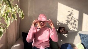 Шляпа Меланьи Трамп.