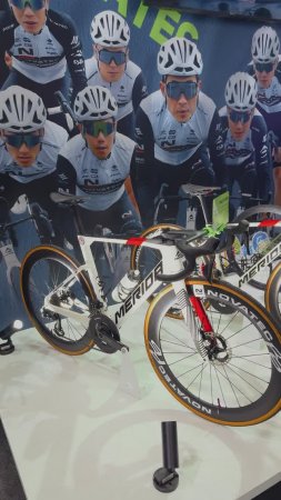 Карбоновые шоссейные велосипеды Merida Reacto Team и Merida Scultura Team. Выставка China Cycle 2025