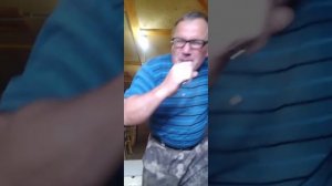 стоят девчонки юбки по колено