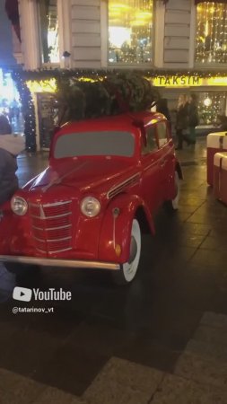 Москвич 401 в центре новогодней Москвы