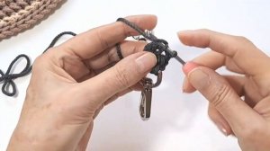 Вязаная ручка  на карабинах