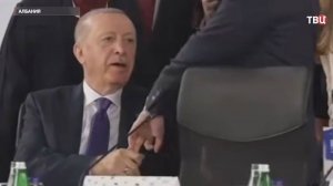 Психологи гадают, зачем Эрдоган схватил Макрона за палец  / События на ТВЦ
