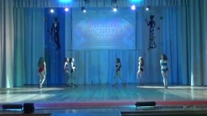 Дефиле в купальниках
