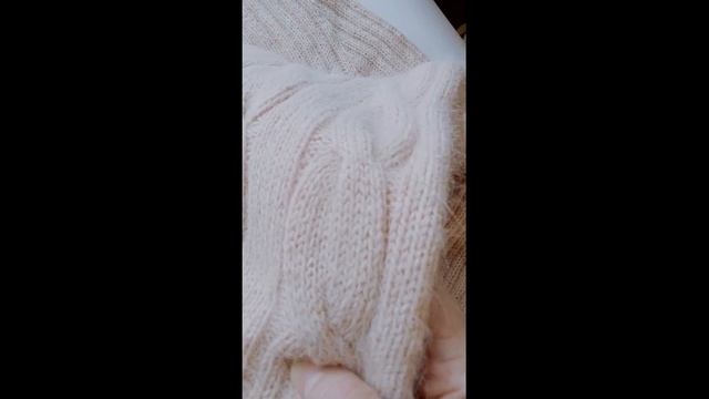 Бежевый свитер смотреть онлайн