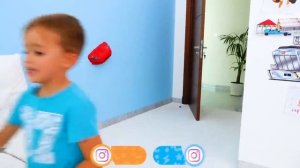 Влад и Никита Влад и Никита играют с мамой   Веселые истории для детей