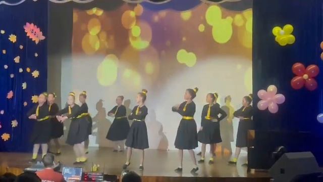 Танец ,, Жёлтые ботинки