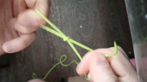 Узел "Петелька", для колышков палатки. Легко развязать.