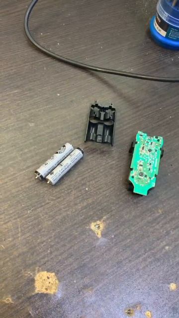 Замена АКБ в электрической бритве Braun Series 3 300s Green в СПб смотреть онлайн