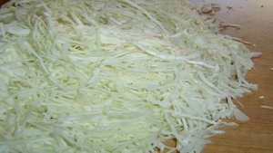 Баклажаны квашеные, фаршированные капустой и морковью