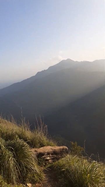 Вид с горы Малый пик Адама #шриланка #горышриланки #горамалыйпикадама #эксурсиишриланки #travelvlog смотреть онлайн