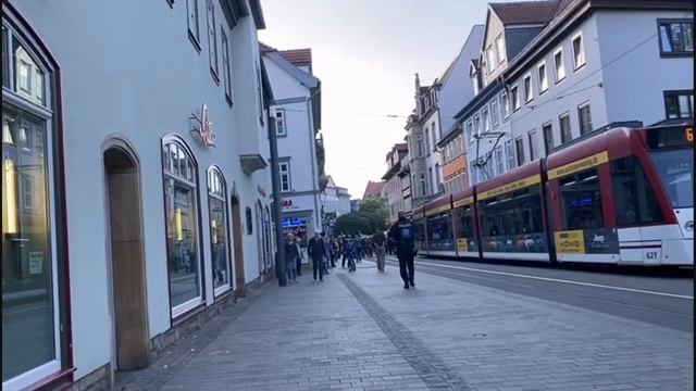 Незаконный протест в Эрфурте с песней "Катюша" полицейские взяли в "кольцо" смотреть онлайн