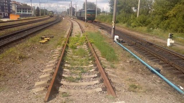 2ТЕ10М—2608 слідує по станції Тернопіль вант. / 2TE10M-2608 is passing the station Ternopil cargo смотреть онлайн