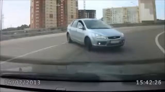 Идиота занесло на повороте! смотреть онлайн