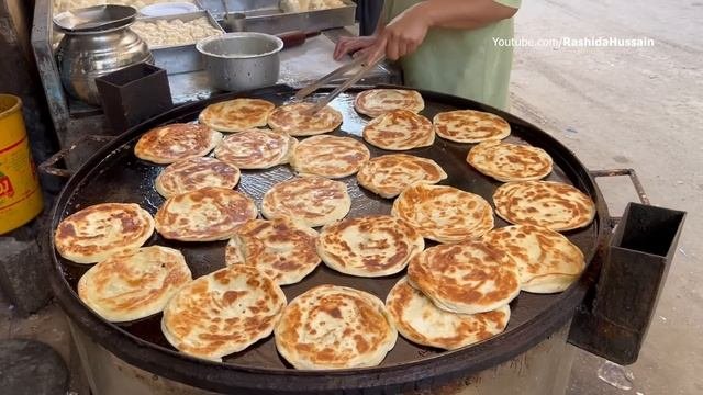 Завтрак на придорожной улице Панджаби в Дхабе.