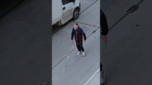 бегал с ножами за детьми в Сургуте