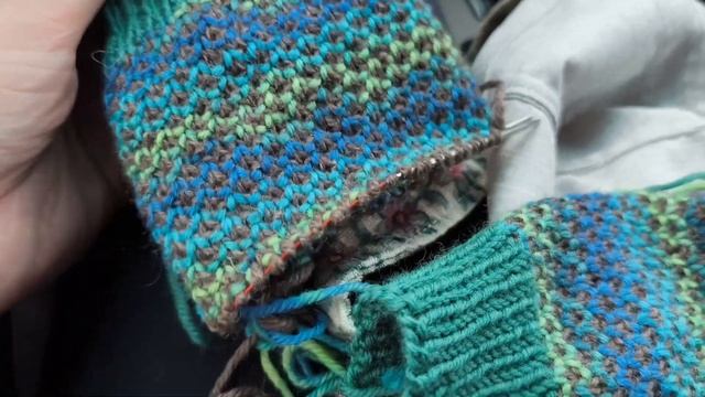 Соскучилась по вязанию Gia zipper genser  Жаккард носки