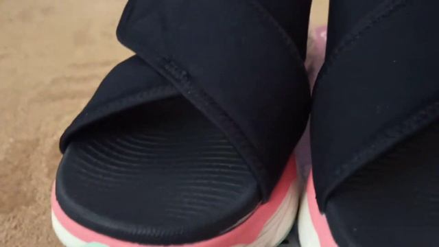 Шлёпанцы женские Skechers On-the-Go 140127 NVY из Интертоп