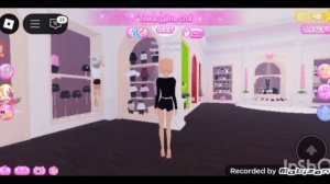 Я играю в игру Роблокс Платье чтобы впечатлить😍😊