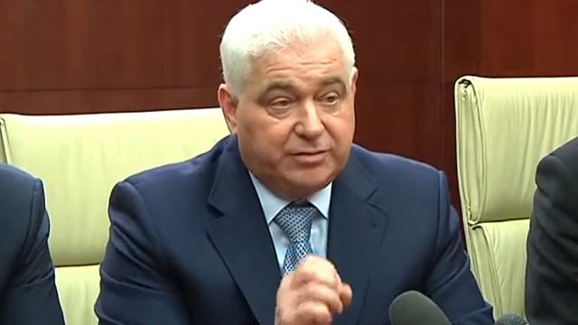 Анатолій Присяжнюк та Президент ФФУ Анатолій Коньков смотреть онлайн