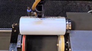 Процесс гравировки термосе