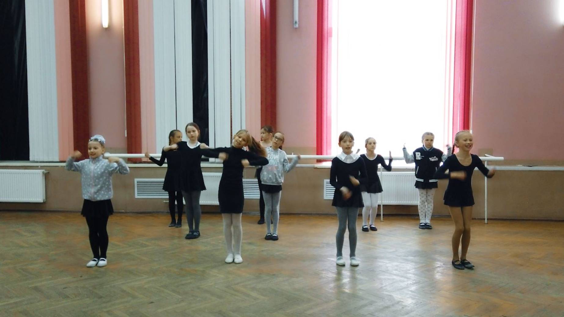 Ручками крути, ножками верти танец для детей смотреть онлайн