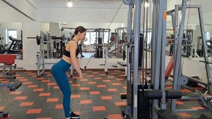 Пуловер в блоке стоя