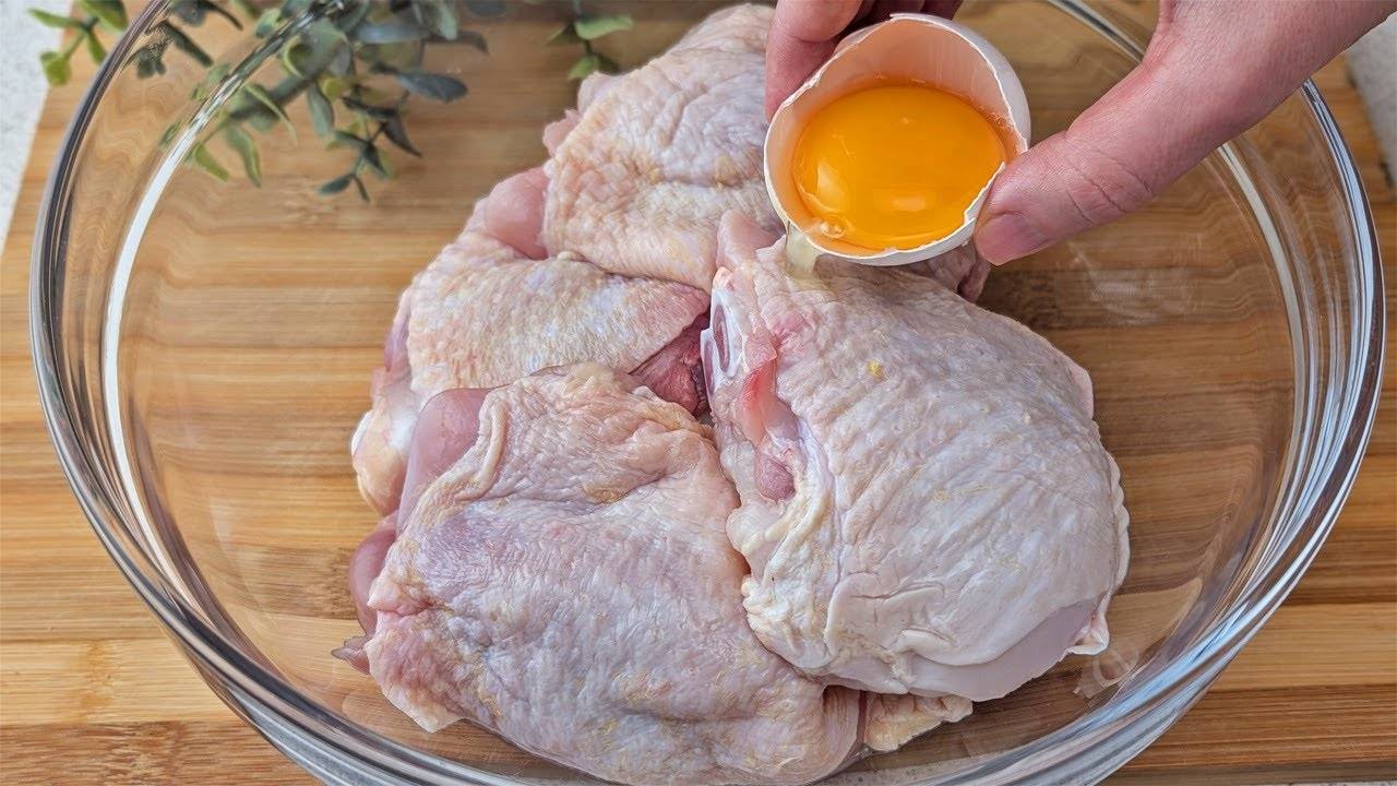 КУРОЧКА ПАЛЬЧИКИ ОБЛИЖЕШЬ! Очень сочные и вкусные куриные бедра на сковороде! Такие Вы точно не ели