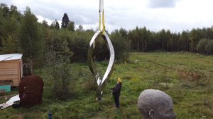 Полигональная парковая скульптура "Лента Мебиуса" из нержавеющей стали