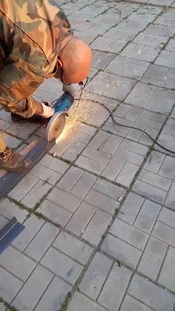 Резка металла для каркаса на дверь. Подготовка к сварк смотреть онлайн