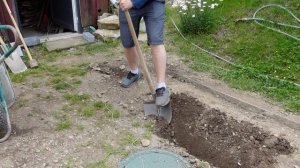 Дорожка из коры в саду