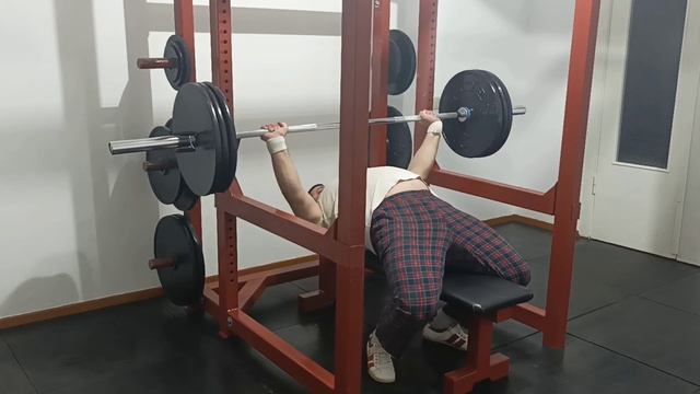 жим лёжа широкий хват 140х42-1 подход  личный рекорд 2 ?