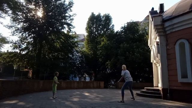 ЛЕТО полетело... МЯЧ и мама;) смотреть онлайн