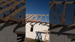 Вальмовая крыша с навесом