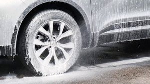 Мощная мойка высоко давления от бренда Toki с двумя АКБ.