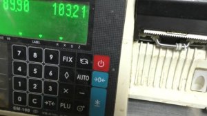 Кладу продукт а весы не дают стикер что делать?