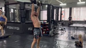 Александр Шлеменко тренирует силовую выносливость в ?