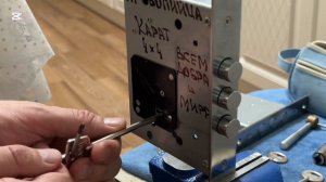 Вскрытие и разбор замка «Карат».