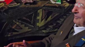 Поздравление ветерана ВОВ военнослужащими группировки войск «Центр»