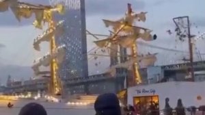 Парусник ВМС Мексики Cuauhtémoc врезался в Бруклинский мост в Нью-Йорке. 

Два человека погибли