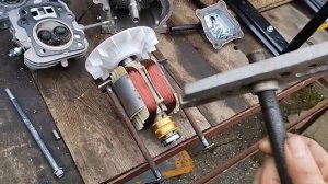 Бензогенератор новый , стучит при нагрузке.