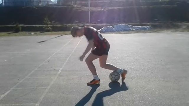 15 способов поднять мяч с земли смотреть онлайн