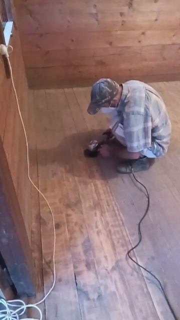 Циклевка деревянного пола своими руками болгаркой #asmr смотреть онлайн