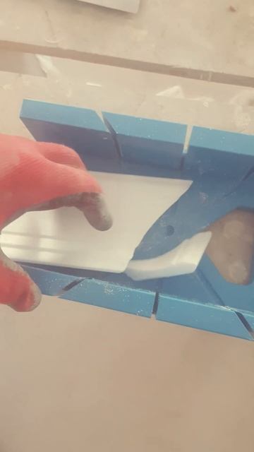 Монтаж потолочного плинтуса, правильное формирование смотреть онлайн