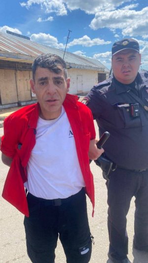 В Воронеже иностранный специалист из Азербайджана по кайфу сжигал цветы в «вечном огне» !!!