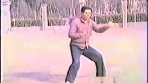 Старое видео по Чэнь ши тайцзицюань, демонстрирует  Ян